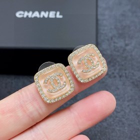 Новинка от CHANEL. Индивидуальные модные серьги с двойным C из бр