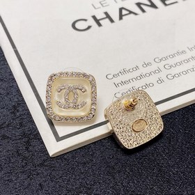 Новинка от CHANEL. Индивидуальные модные серьги с двойным C из бр