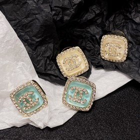 Новинка от CHANEL. Индивидуальные модные серьги с двойным C из бр