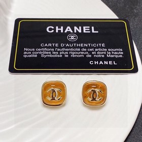 Все популярные блогеры носят эту модель Chanel 2023 ранней весны.