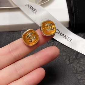 Все популярные блогеры носят эту модель Chanel 2023 ранней весны.