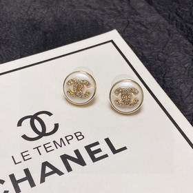 Chanel милые серьги в лаконичном стиле. Эти серьги действительно