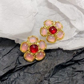 Chanel Маленькие серьги Chanel с двойным C и простыми цветами. С