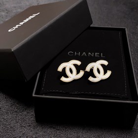 Рекомендация от Xiaohongshu： 23 новых моделей сережек Chanel с бе
