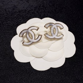 Рекомендация от Xiaohongshu： 23 новых моделей сережек Chanel с бе
