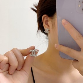 Новые модели 2023 года [Chanel] Серебряные серьги с маленькими же