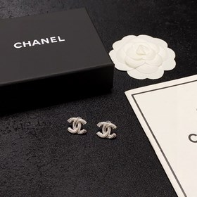 Новые модели 2023 года [Chanel] Серебряные серьги с маленькими же