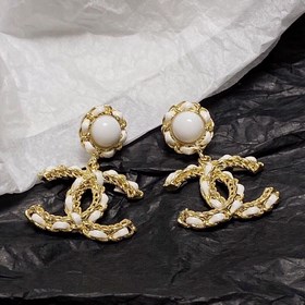 Chanel, новые кожаные серьги-гвоздики, синхронно представлены в м