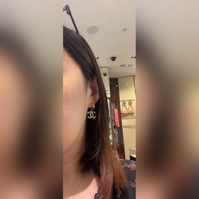 Классические серьги с двойным C-образным узором от Chanel. Каждый