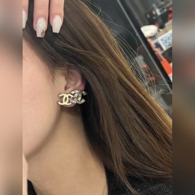 Номер XED0160 6 Кристальные серьги Chanel AB Весна-лето 2023 Пере