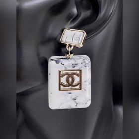Новейшие серьги Chanel в форме флакона духов из керамики белого ц
