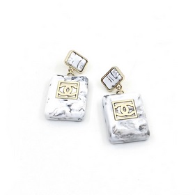 Новейшие серьги Chanel в форме флакона духов из керамики белого ц