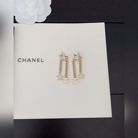 Chanel, новейшая модель сережек с бахромой и бриллиантами в форме