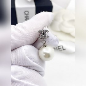 Chanel Новые мини-серьги с жемчужиной и двойной буквой C, изготов