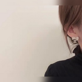 Номер XED0896 【Chanel серьги с бантиком и стразами, двойной логот