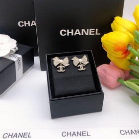 Номер XED0896 【Chanel серьги с бантиком и стразами, двойной логот