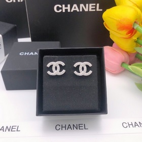 Номер XED0012 2023 Chanel серьги-гвоздики, серебряные с микроинкр