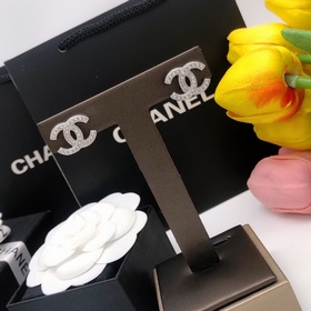 Номер XED0012 2023 Chanel серьги-гвоздики, серебряные с микроинкр
