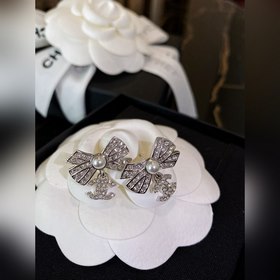 Номер XED0899 【Chanel серьги с бантиком и стразами, двойной логот