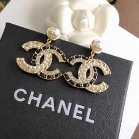 1880140  Популярный товар Chanel, аналогичный модели для госпожи