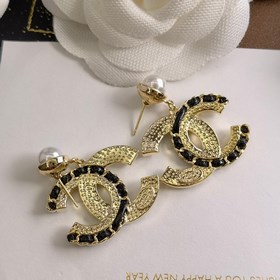 1880140  Популярный товар Chanel, аналогичный модели для госпожи