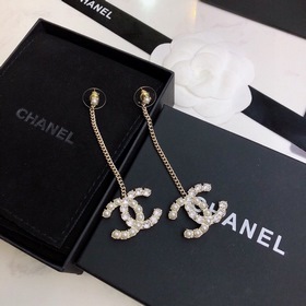 【Chanel】 Серьги-гвоздики, популярная модель от Chanel, лучшая вер