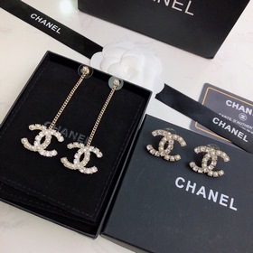 【Chanel】 Серьги-гвоздики, популярная модель от Chanel, лучшая вер