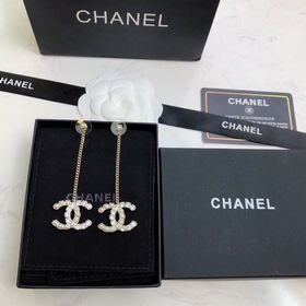 【Chanel】 Серьги-гвоздики, популярная модель от Chanel, лучшая вер