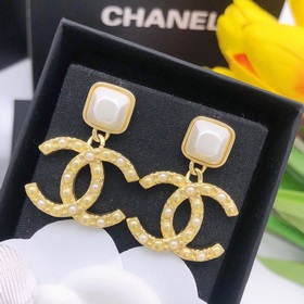 Номер XED0716 Z-модель, CHANEL, сережки с двойным C из жемчуга, э