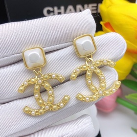 Номер XED0716 Z-модель, CHANEL, сережки с двойным C из жемчуга, э
