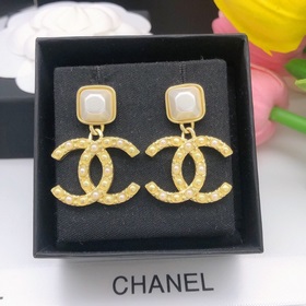 Номер XED0716 Z-модель, CHANEL, сережки с двойным C из жемчуга, э