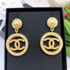 Номер XED0150 9 Круглые серьги Chanel с двойным C. Цвет： светло-з