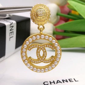 Номер XED0150 9 Круглые серьги Chanel с двойным C. Цвет： светло-з