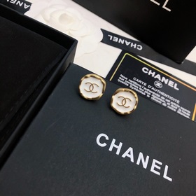 【Chanel】 Серьги-гвоздики, популярная модель от Chanel. Лучшее кач