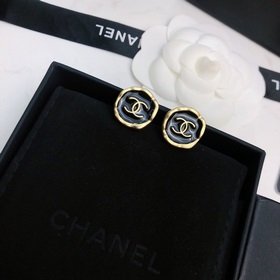 【Chanel】 Серьги-гвоздики, популярная модель от Chanel. Лучшее кач