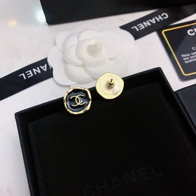 【Chanel】 Серьги-гвоздики, популярная модель от Chanel. Лучшее кач