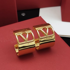Номер VED0107 【Новейшие серьги Valentino с гладкой поверхностью и