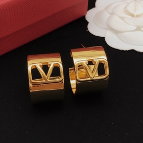 Номер VED0107 【Новейшие серьги Valentino с гладкой поверхностью и