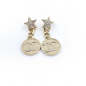 Chanel Новейшие серьги Chanel в форме круглых подвесок светло-зо