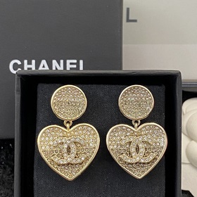 Сегодняшняя новинка】Код E2000 0287825 Популярные серьги Chanel. Н