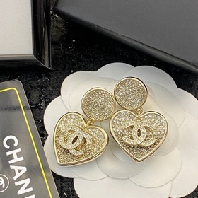 Сегодняшняя новинка】Код E2000 0287825 Популярные серьги Chanel. Н