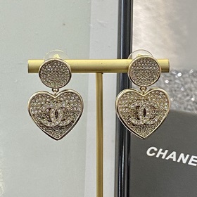 Сегодняшняя новинка】Код E2000 0287825 Популярные серьги Chanel. Н