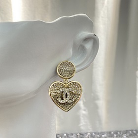 Сегодняшняя новинка】Код E2000 0287825 Популярные серьги Chanel. Н