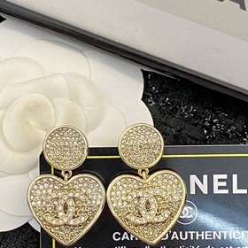Сегодняшняя новинка】Код E2000 0287825 Популярные серьги Chanel. Н
