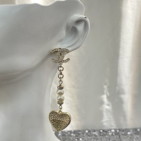 Код E2002 0267825 Популярные серьги-гвоздики Chanel, новинка. CHA