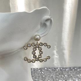 Код E2005 0257820 Популярные серьги Chanel. Новинка. Оригинальны