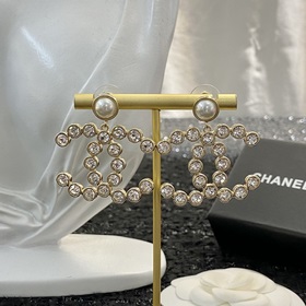 Код E2005 0257820 Популярные серьги Chanel. Новинка. Оригинальны