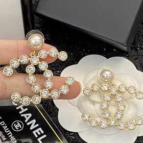 Код E2005 0257820 Популярные серьги Chanel. Новинка. Оригинальны