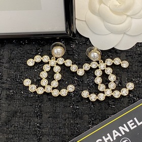 Код E2005 0257820 Популярные серьги Chanel. Новинка. Оригинальны