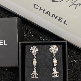 Код E2011 0237825 Популярные серьги Chanel. Новинка. CHANEL22 Сер